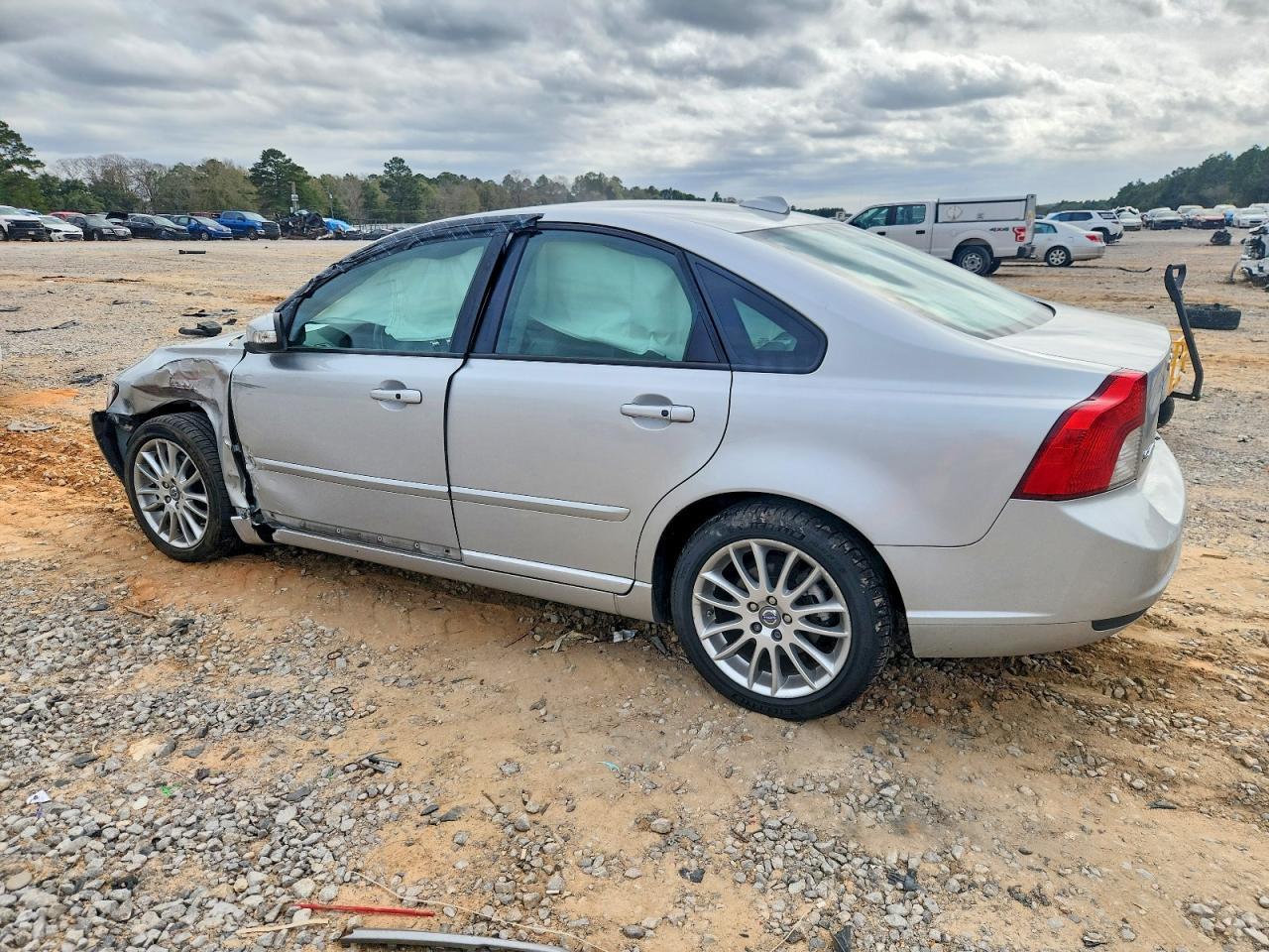 2010 Volvo S40 2.4I - Фото 2