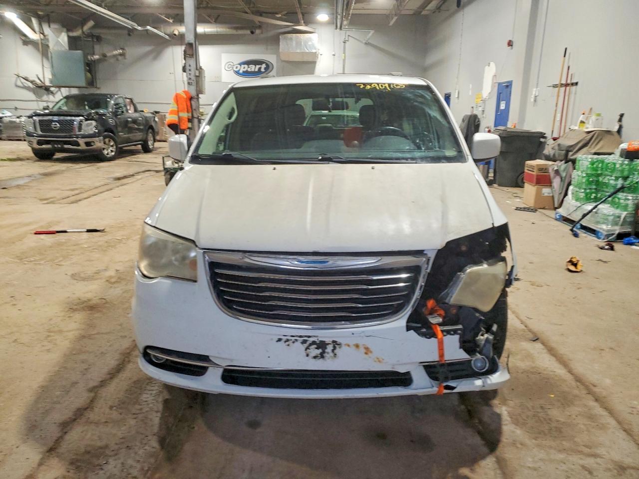 2015 Chrysler Town & Country Touring L - Image 5