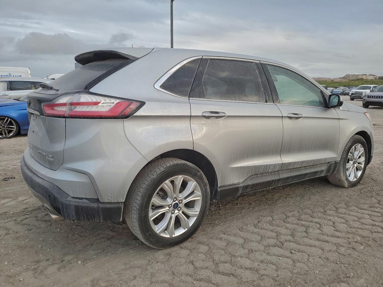 2020 Ford Edge Titanium - Image 3