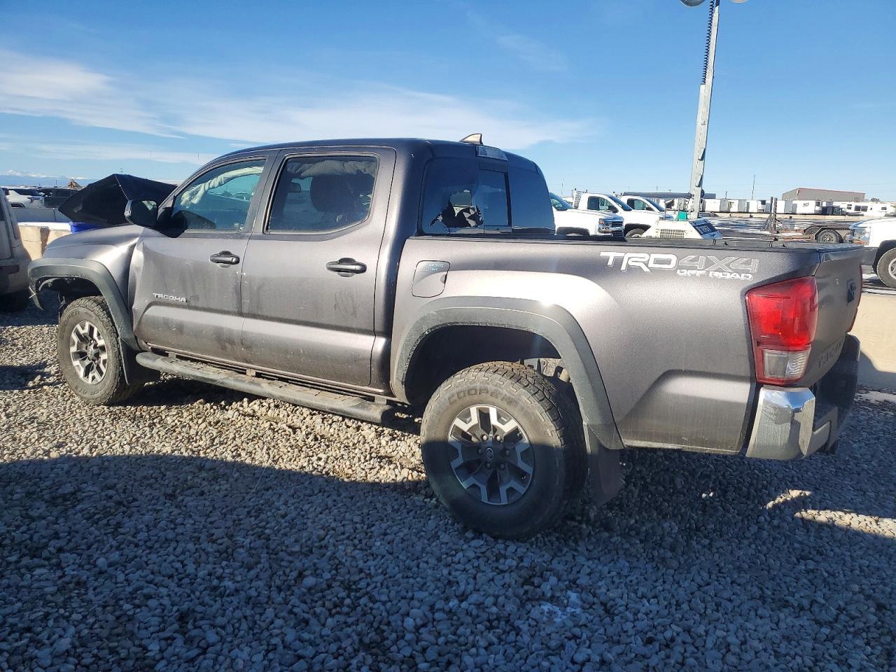 2017 Toyota Tacoma Double Cab - Фото 2
