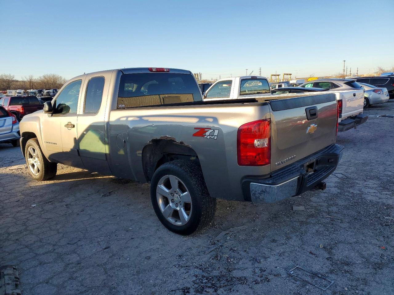 2007 Chevrolet Silverado K1500 - Image 2