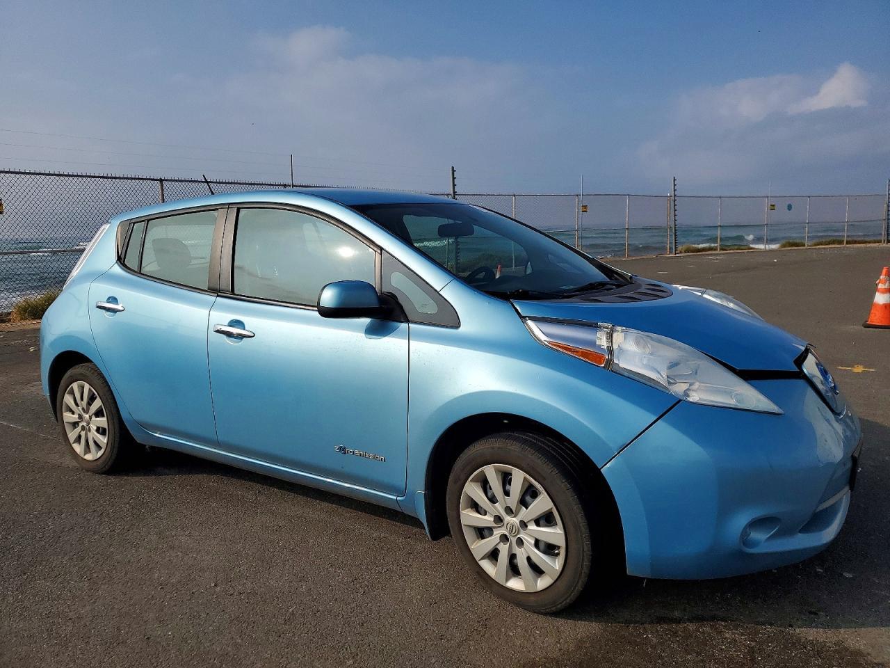 2015 Nissan Leaf S - Фото 4
