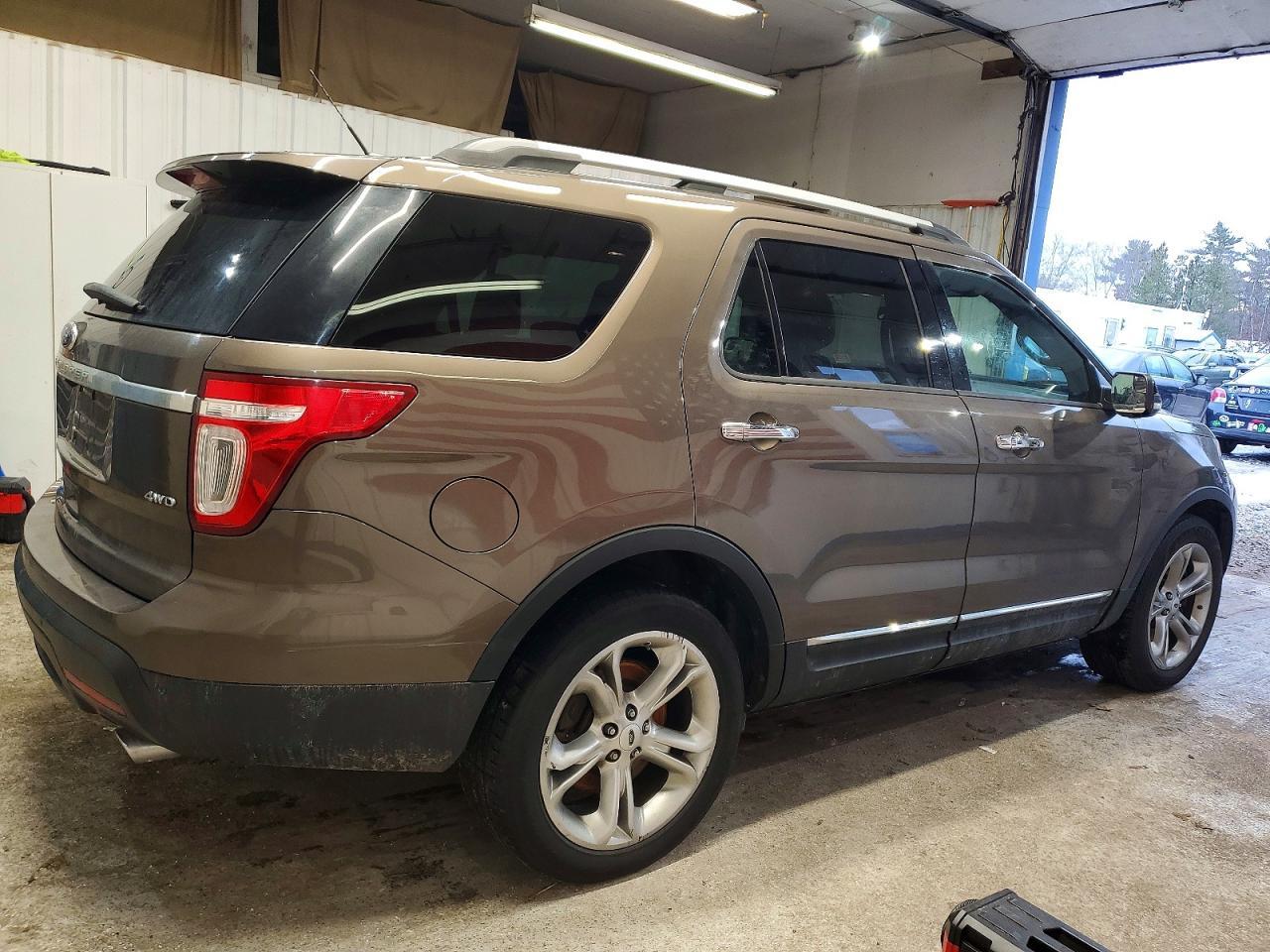 2015 Ford Explorer Limited - Image 3