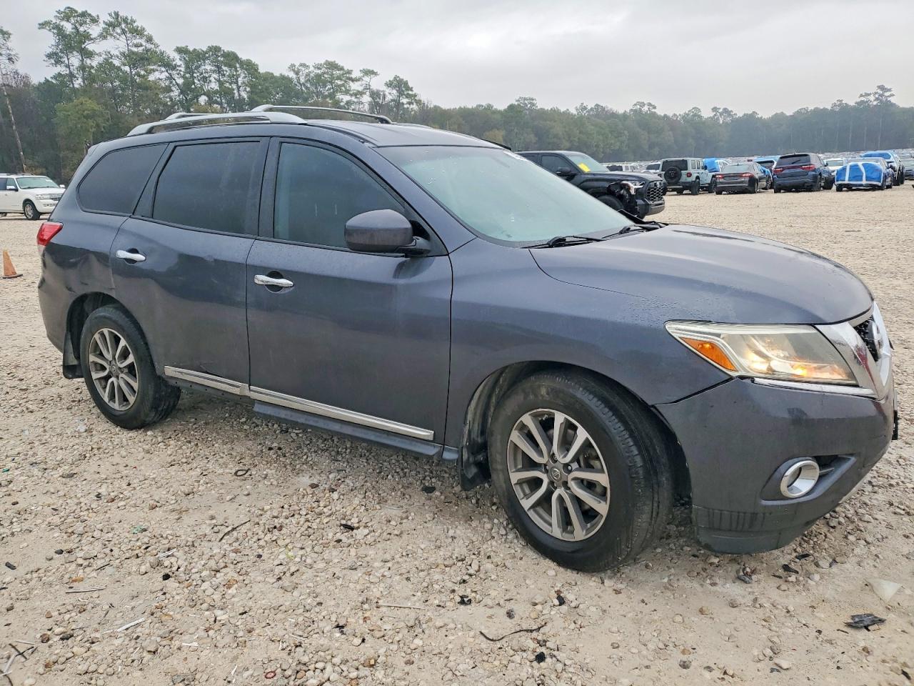 2013 Nissan Pathfinder S - Image 4