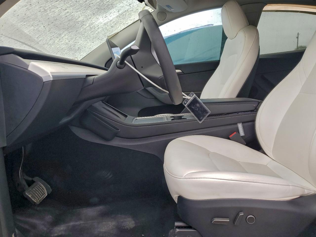 2025 Tesla Model Y - Фото 7