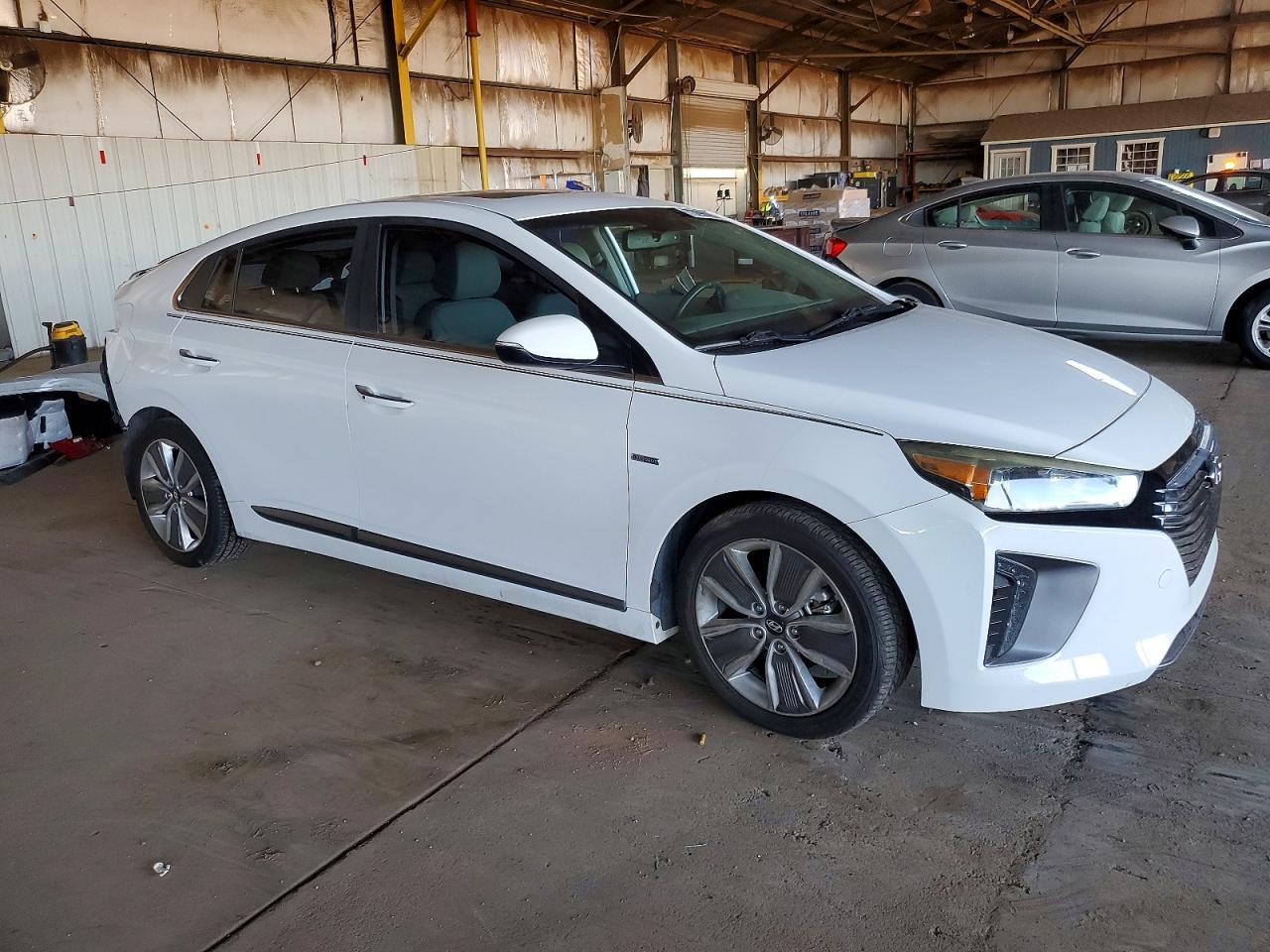 2017 Hyundai Ioniq Hybrid Limited - Image 4