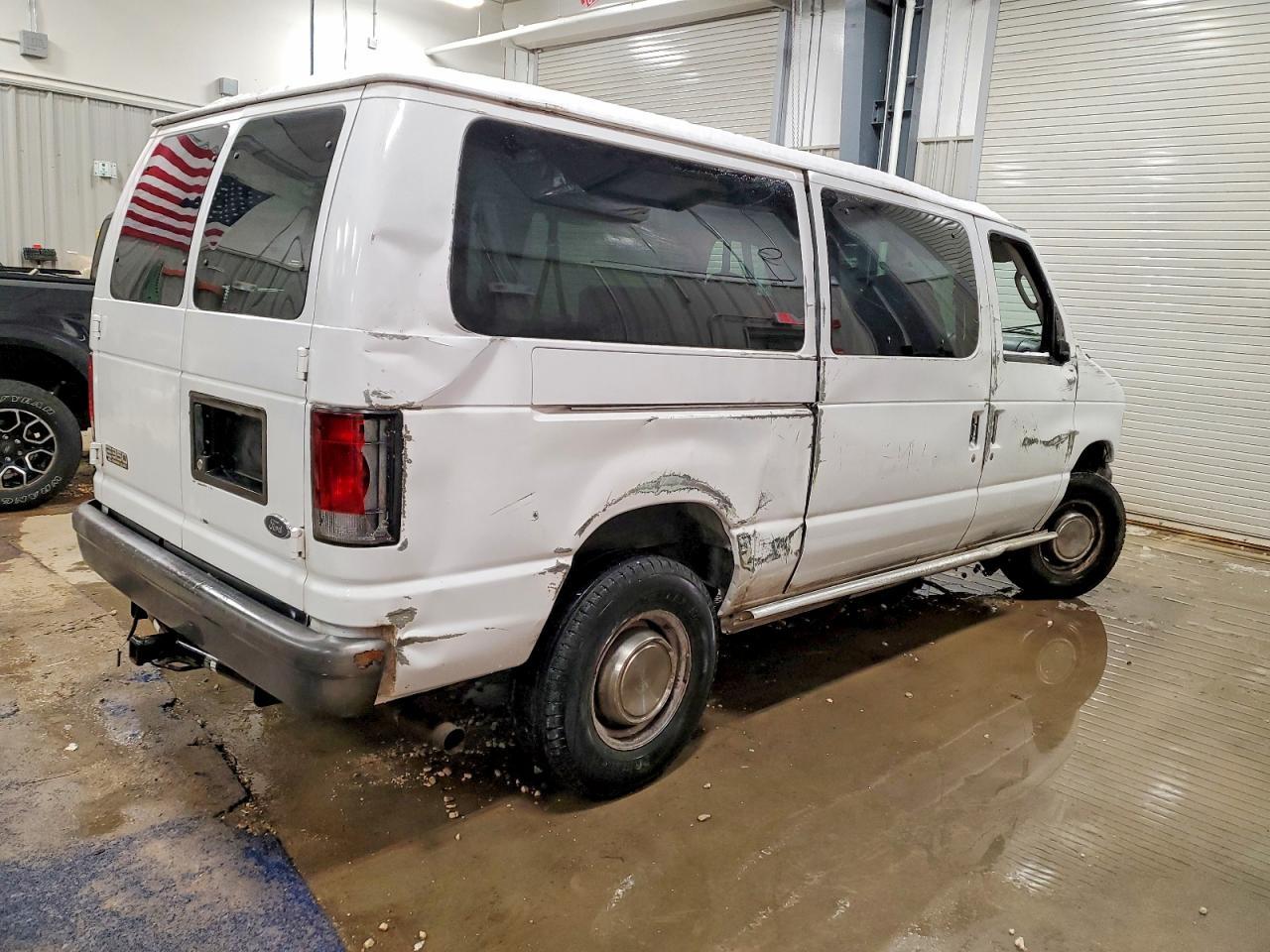 2003 Ford Econoline E350 Super Duty Wagon - Фото 3