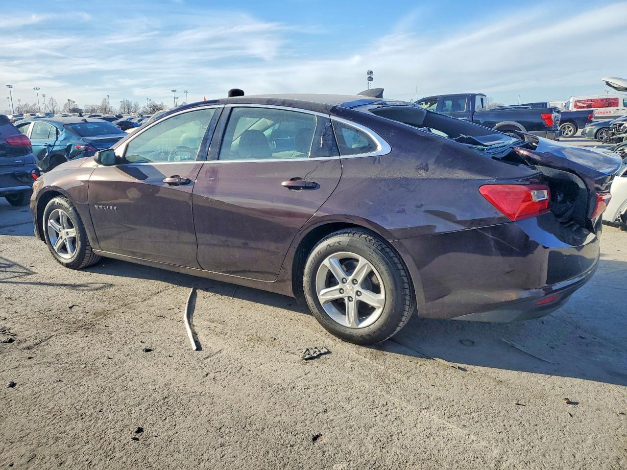 2020 Chevrolet Malibu Ls - Фото 2