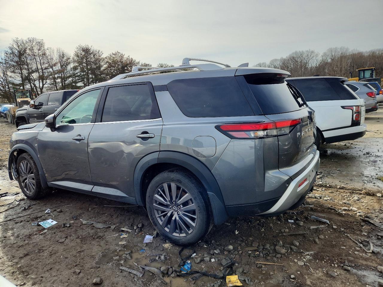 2022 Nissan Pathfinder Sl - Image 2