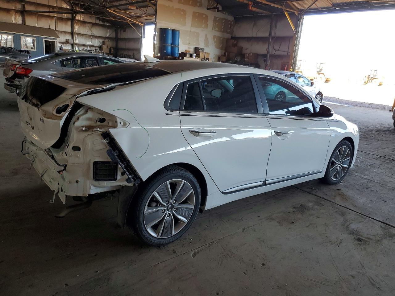 2017 Hyundai Ioniq Hybrid Limited - Image 3