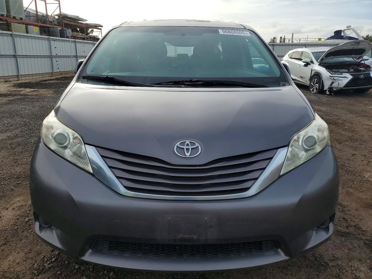 2015 Toyota Sienna - Image 5