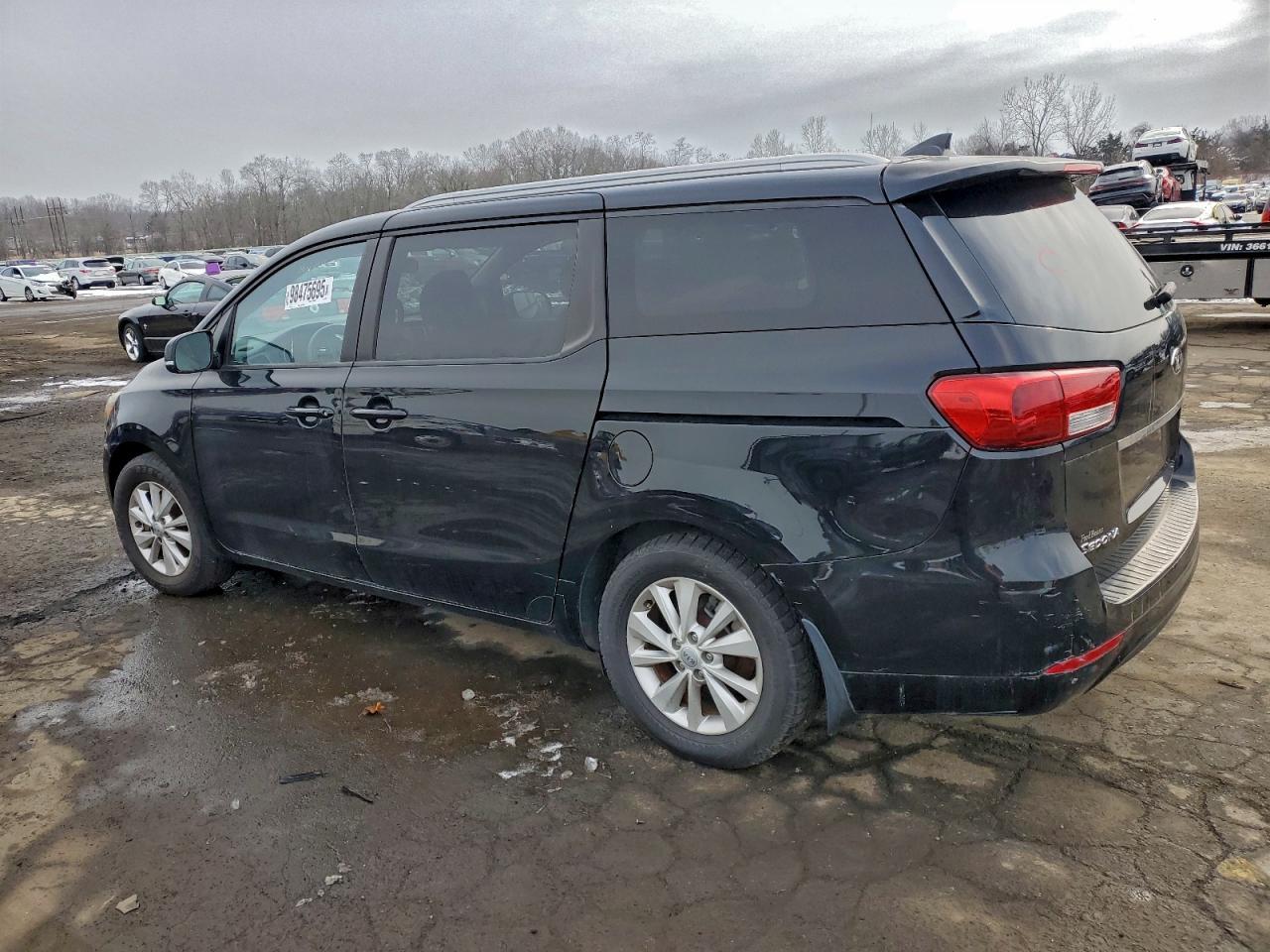 2015 Kia Sedona Lx - Image 2