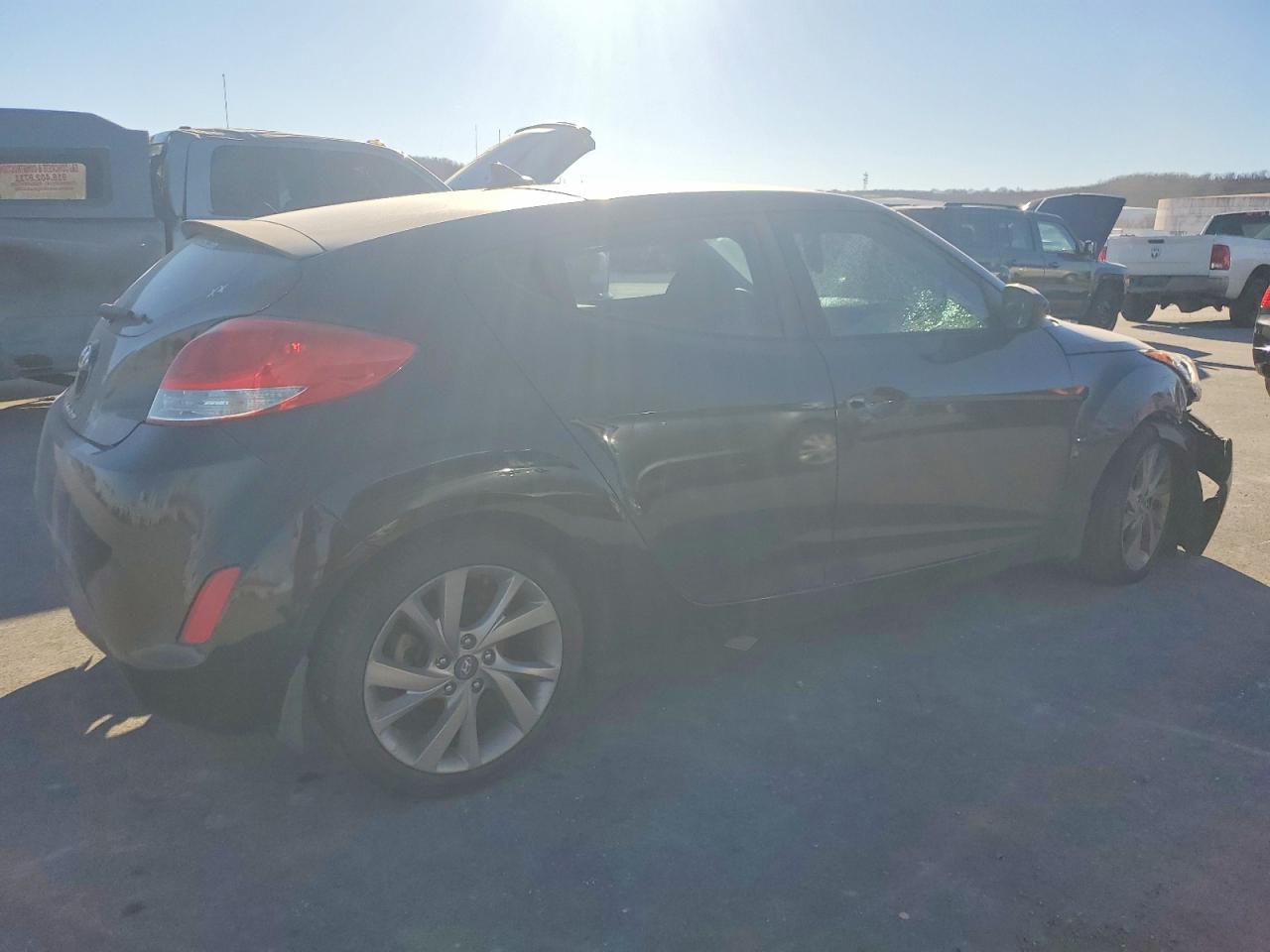 2016 Hyundai Veloster - Image 3