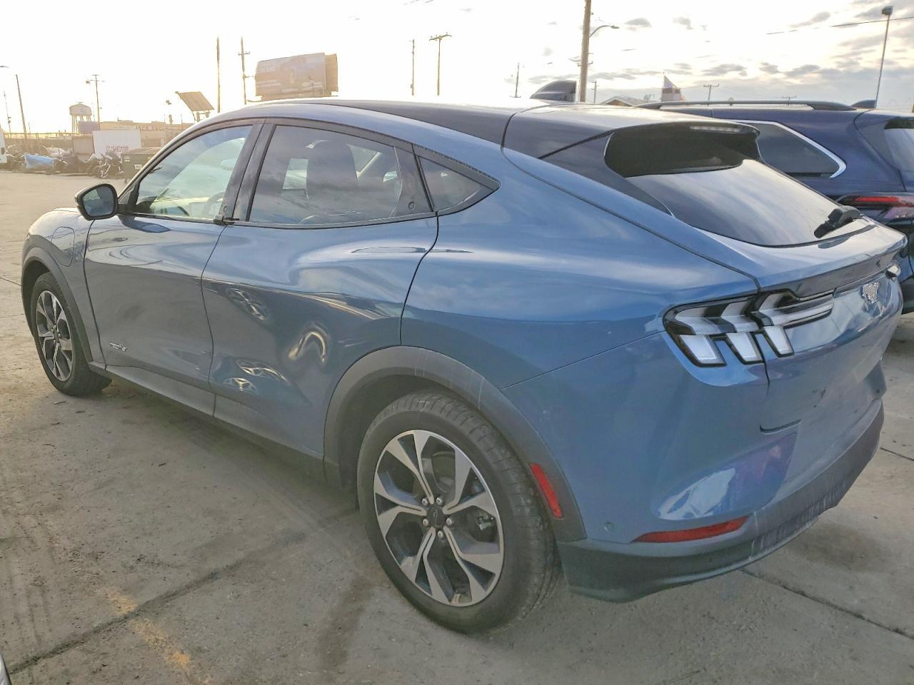 2024 Ford Mustang Mach-E Select - Фото 2