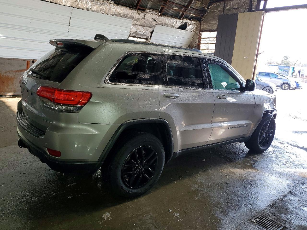 2017 Jeep Grand Cherokee Laredo - Фото 3