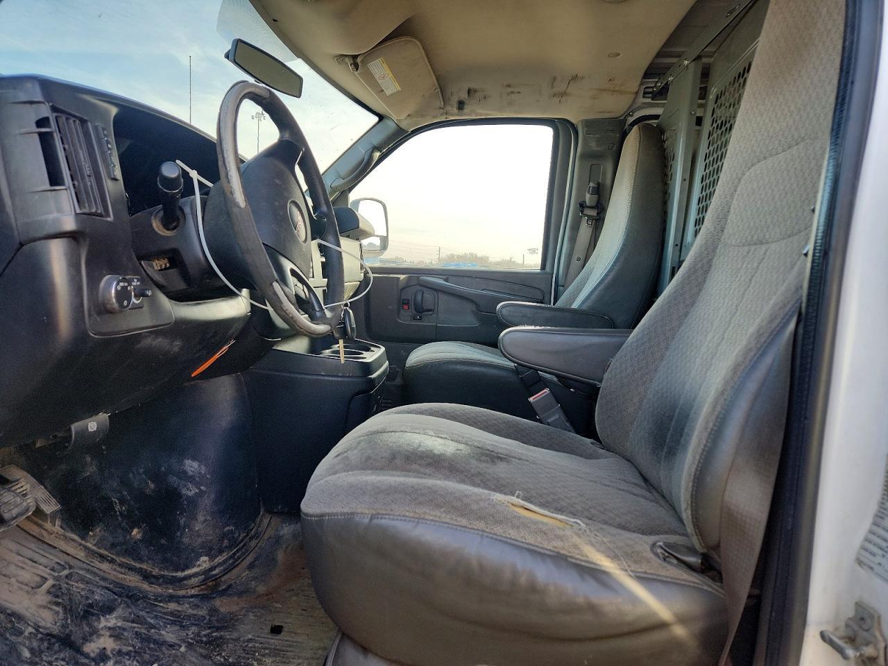 2015 GMC Savana - Фото 7