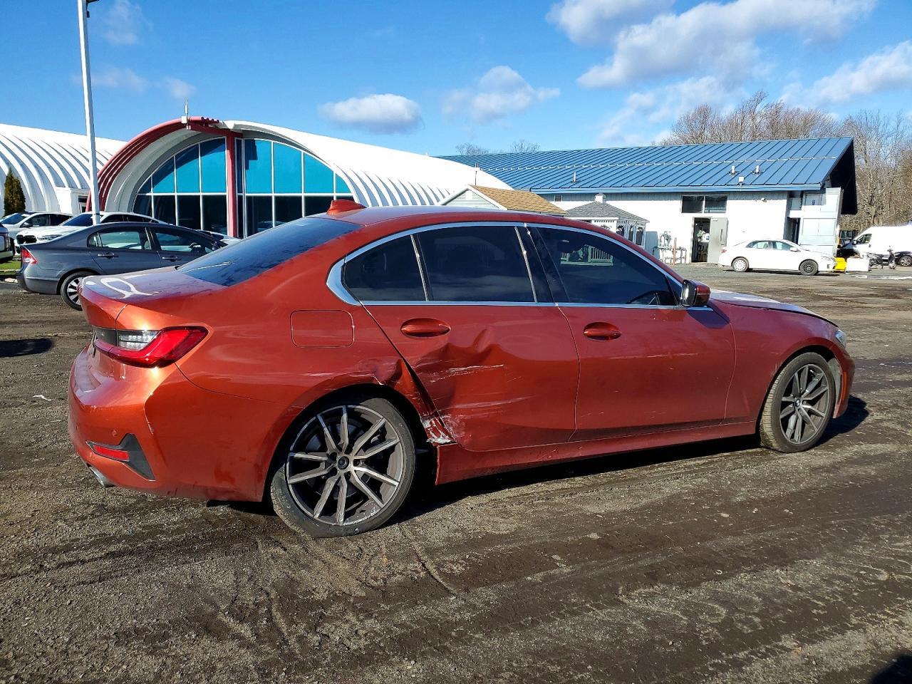 2020 BMW 330Xi - Фото 3