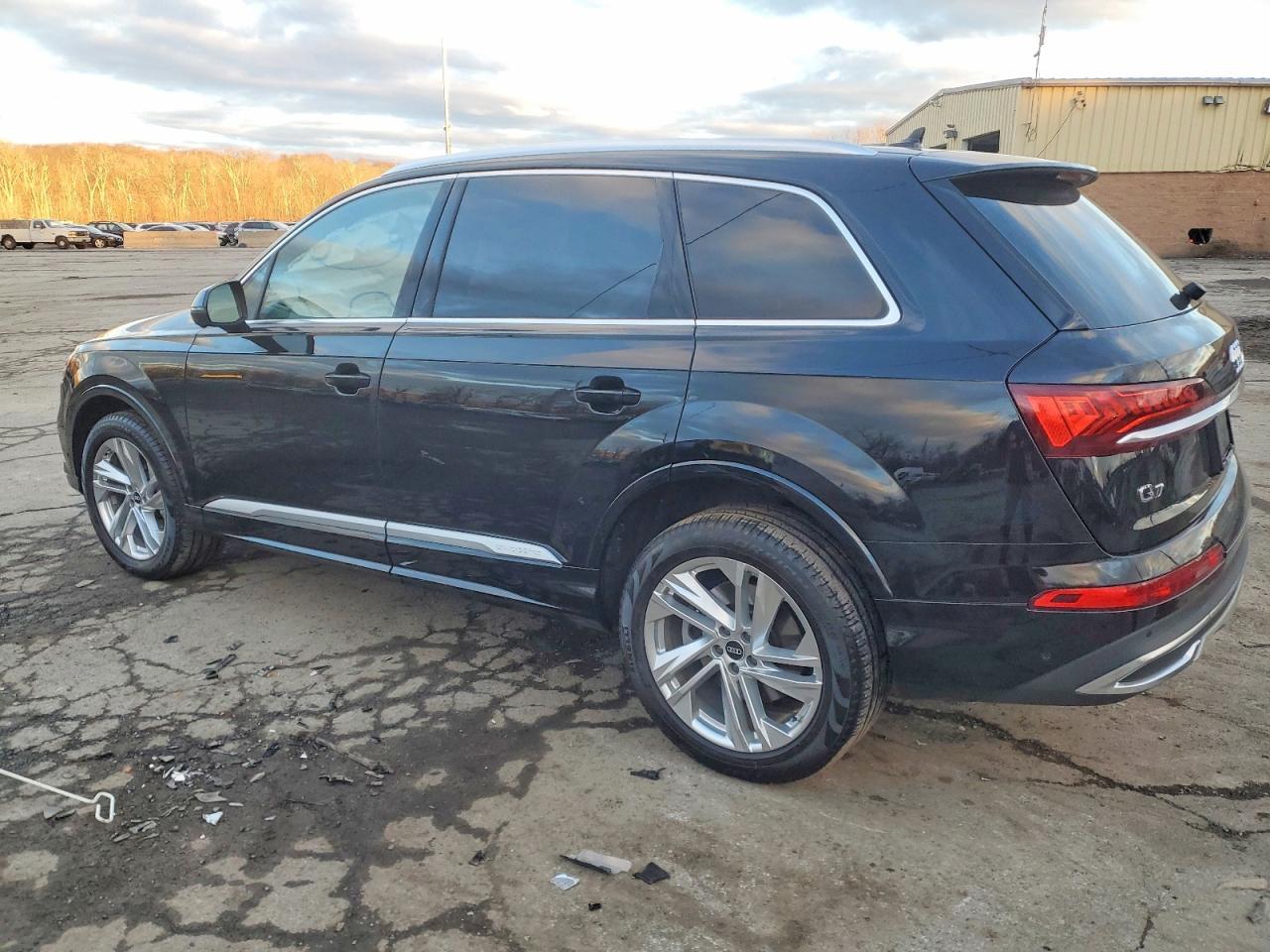 2022 Audi Q7 Premium Plus - Image 2