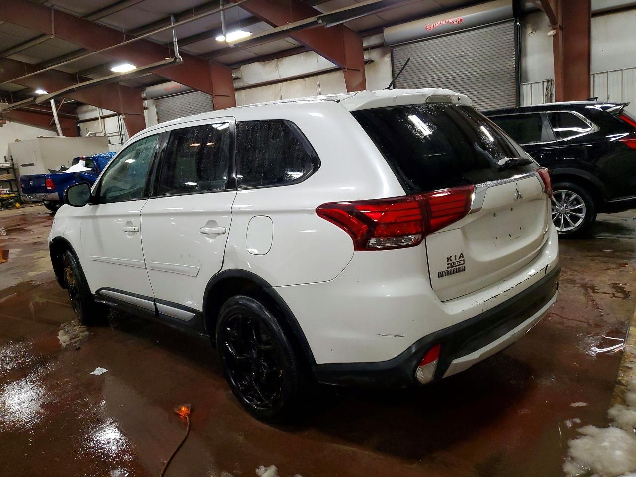 2016 Mitsubishi Outlander Se - Image 2