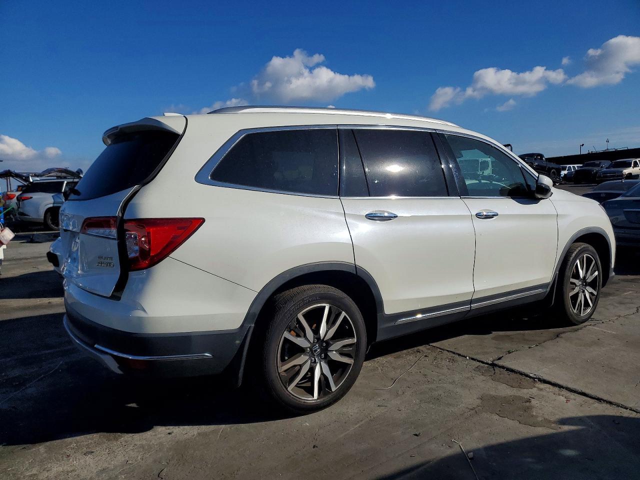 2019 Honda Pilot Elite - Image 3