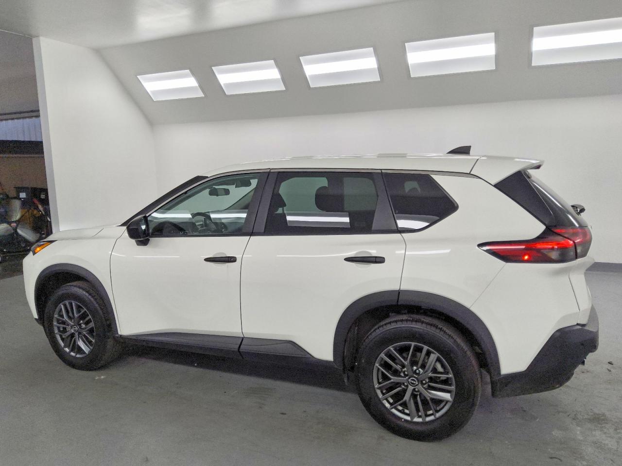 2023 Nissan Rogue S ** R & D * Pri Fleet ** - Image 2