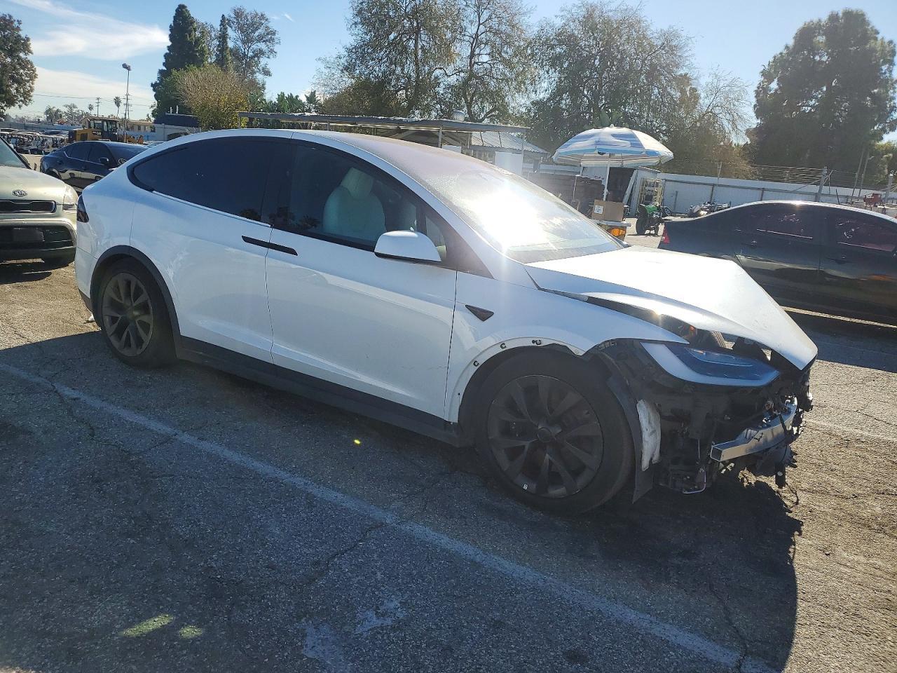 2022 Tesla Model X - Фото 4