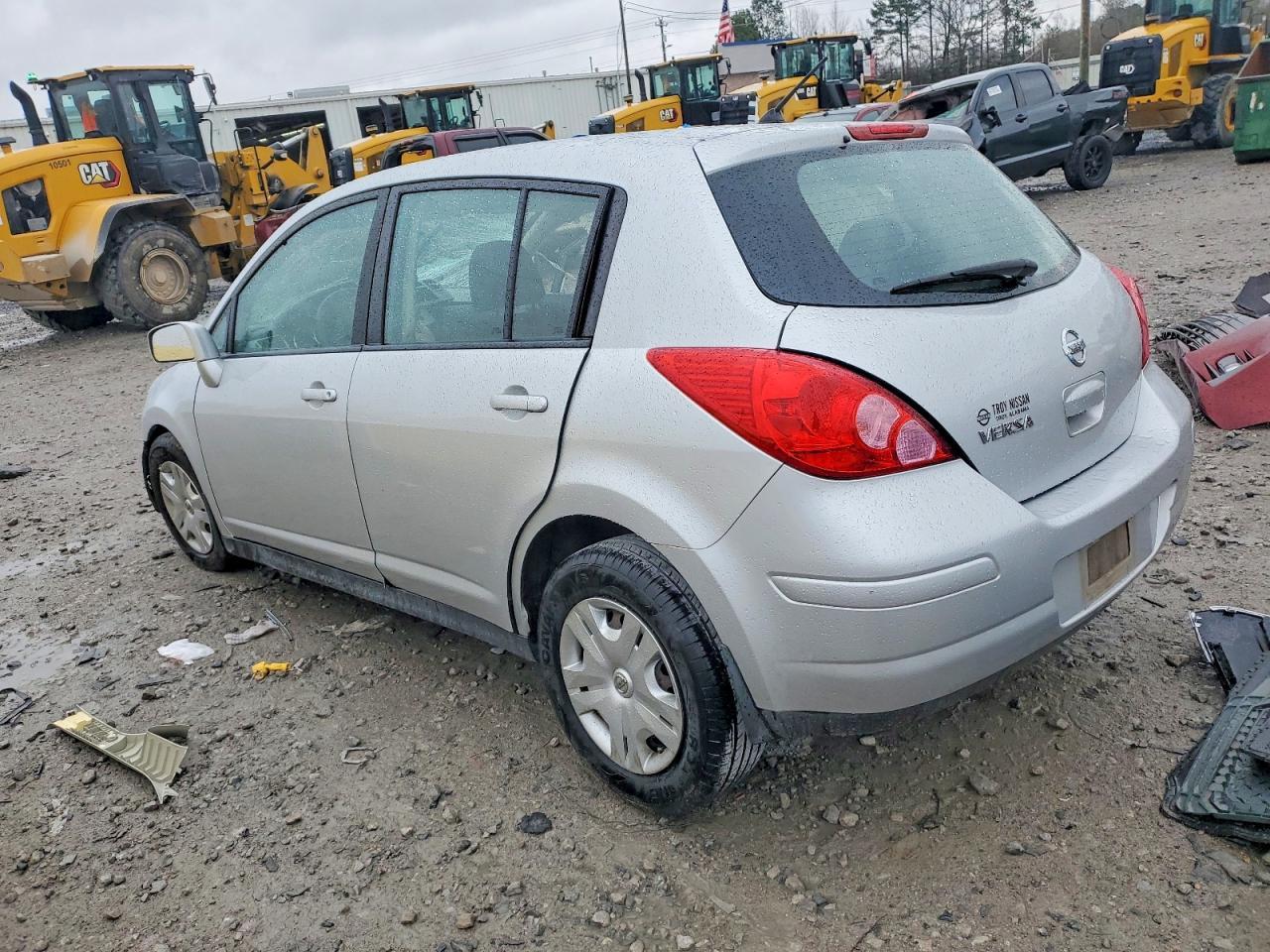 2010 Niss Versa S - Image 2