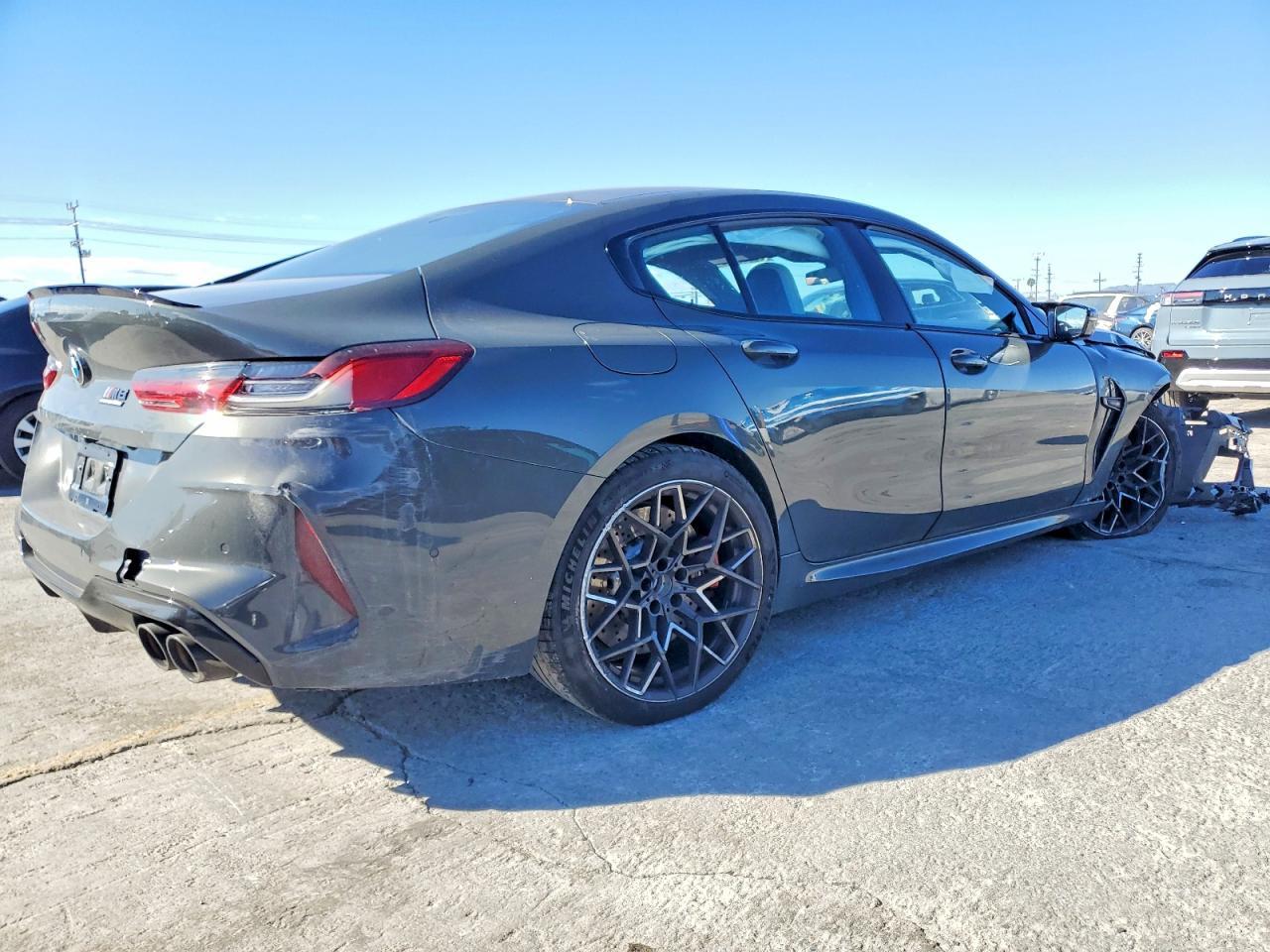 2025 BMW M8 - Фото 3