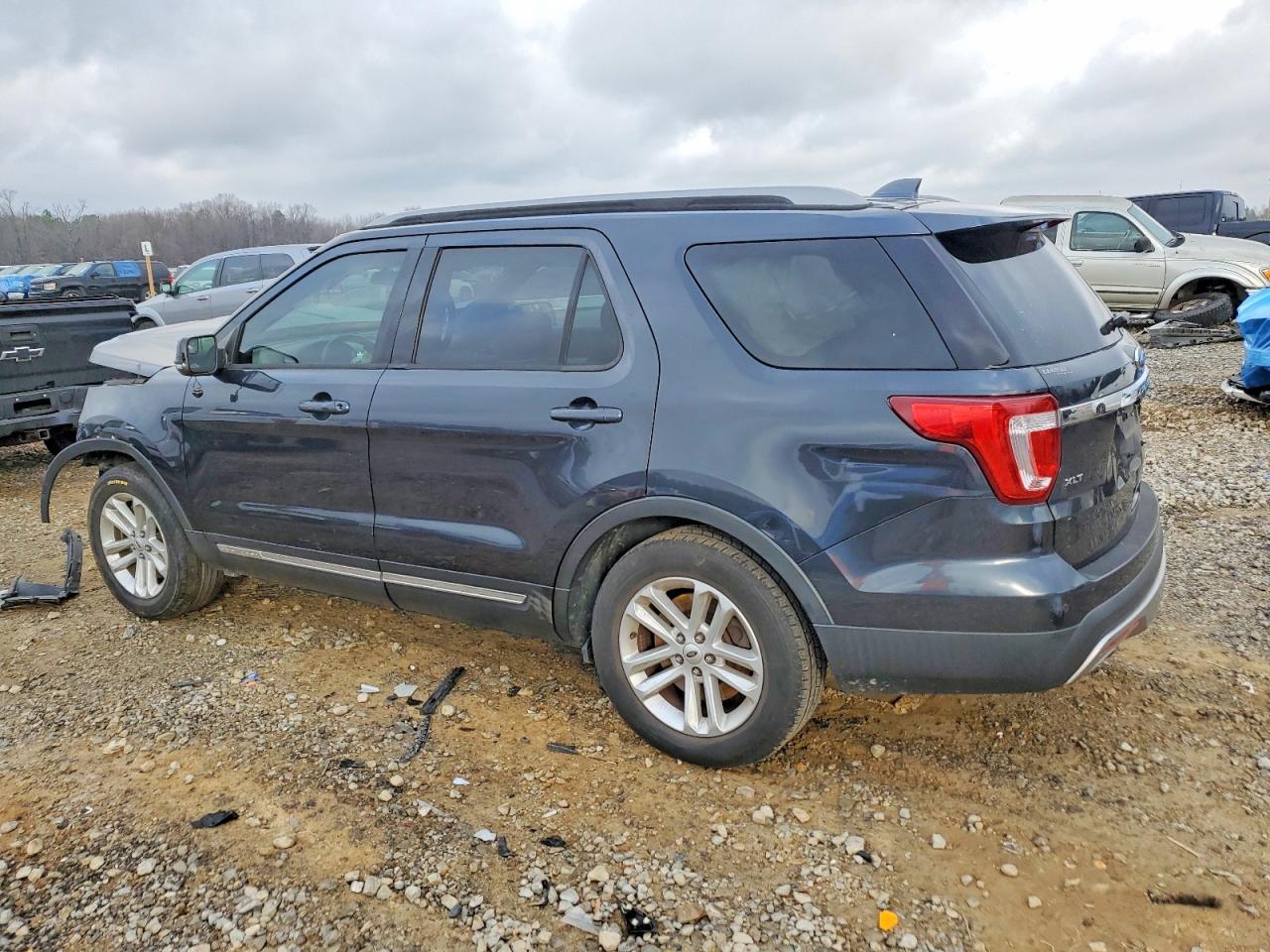 2017 Ford Explorer Xlt - Фото 2