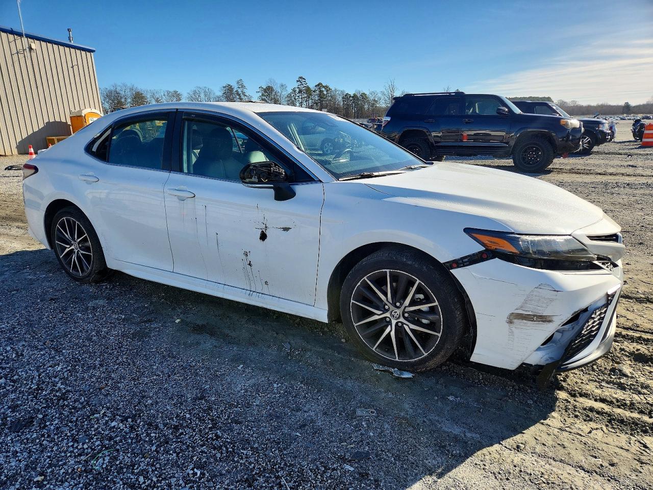 2022 Toyota Camry Se - Image 4