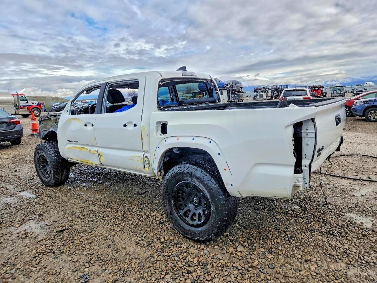 2023 Toyota Tacoma Double Cab - Image 2