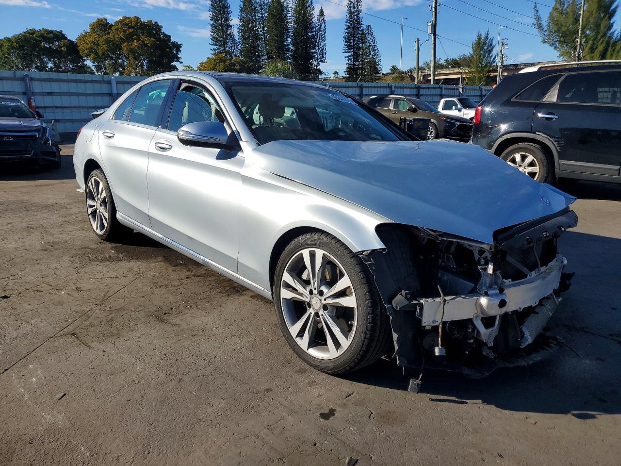 2015 Mercedes-Benz C 300 - Фото 4