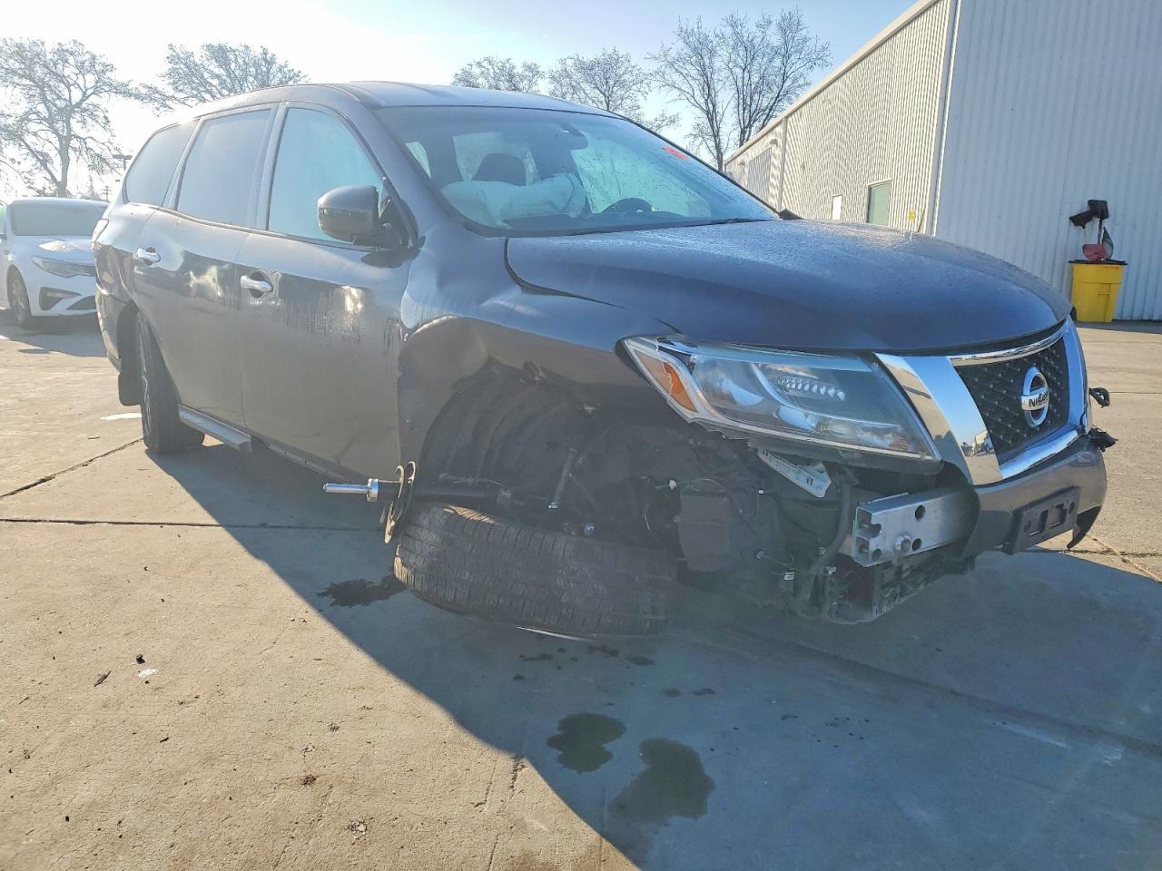 2013 Nissan Pathfinder S - Image 4