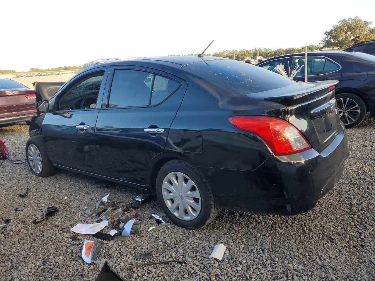 2019 Nissan Versa S - Фото 2