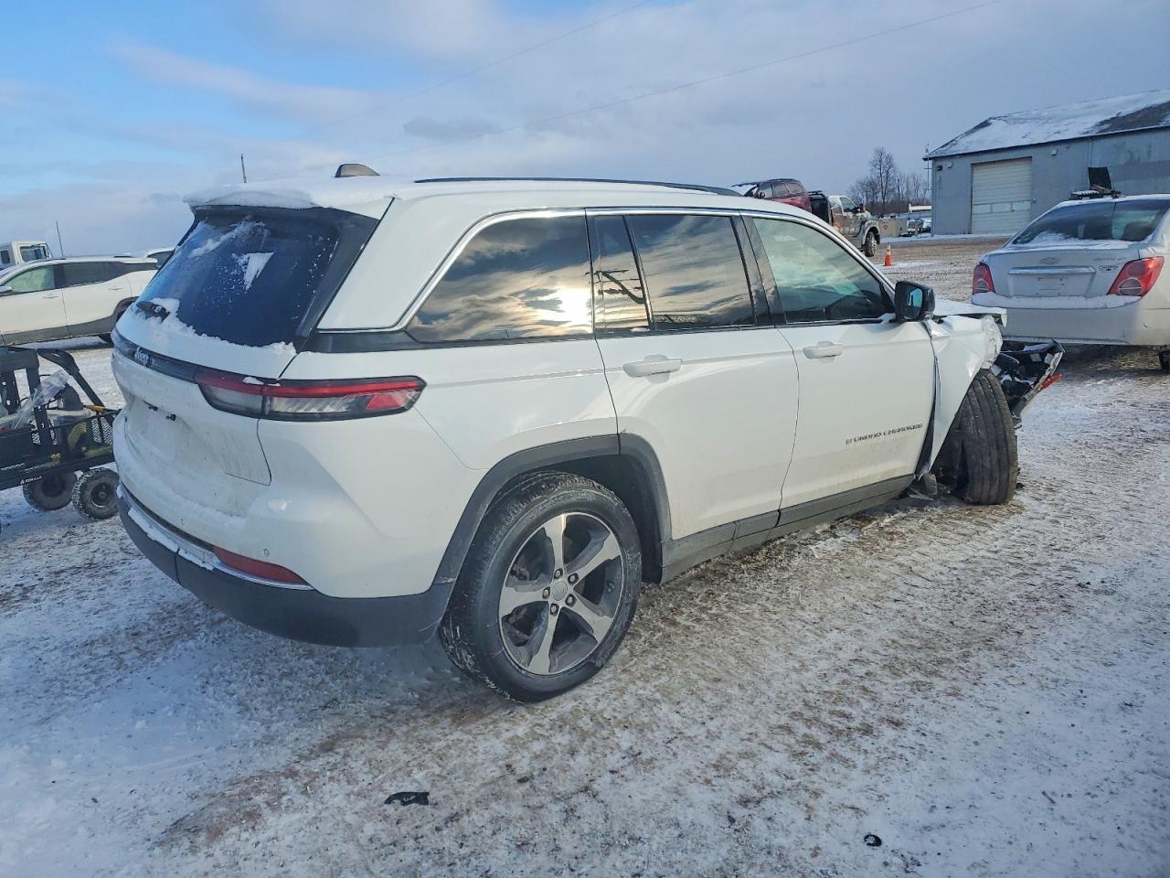 2025 Jeep Grand Cherokee 4Xe - Image 3