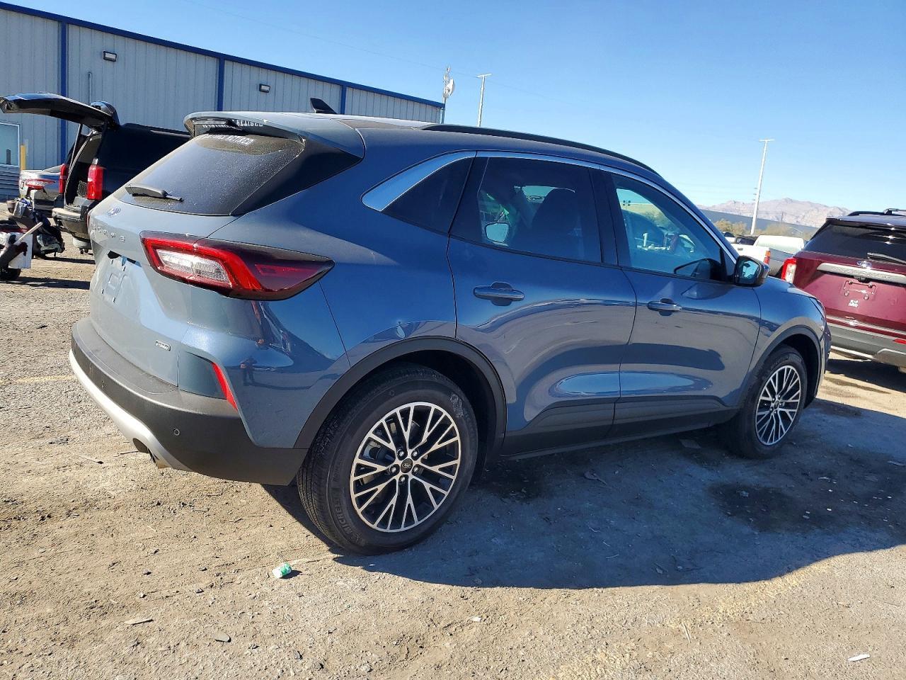 2023 Ford Escape - Фото 3