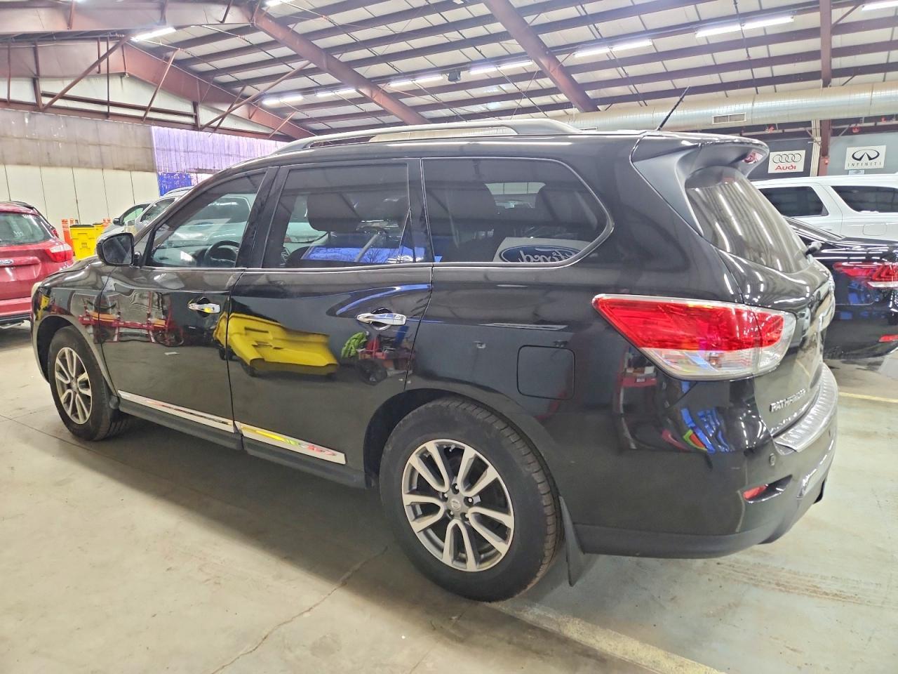 2016 Nissan Pathfinder S - Фото 2