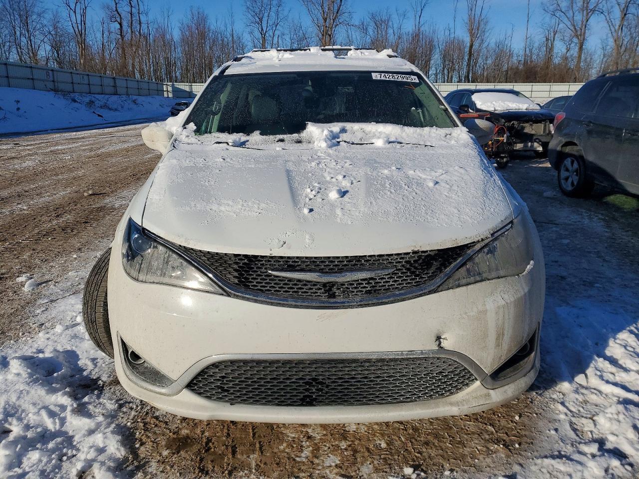 2017 Chrysler Pacifica Touring L - Фото 5