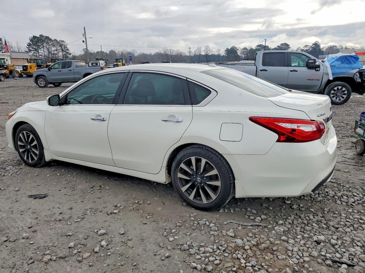 2017 Nissan Altima 2.5 - Фото 2