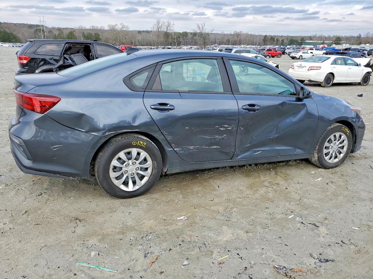 2021 Kia Forte Fe - Фото 3