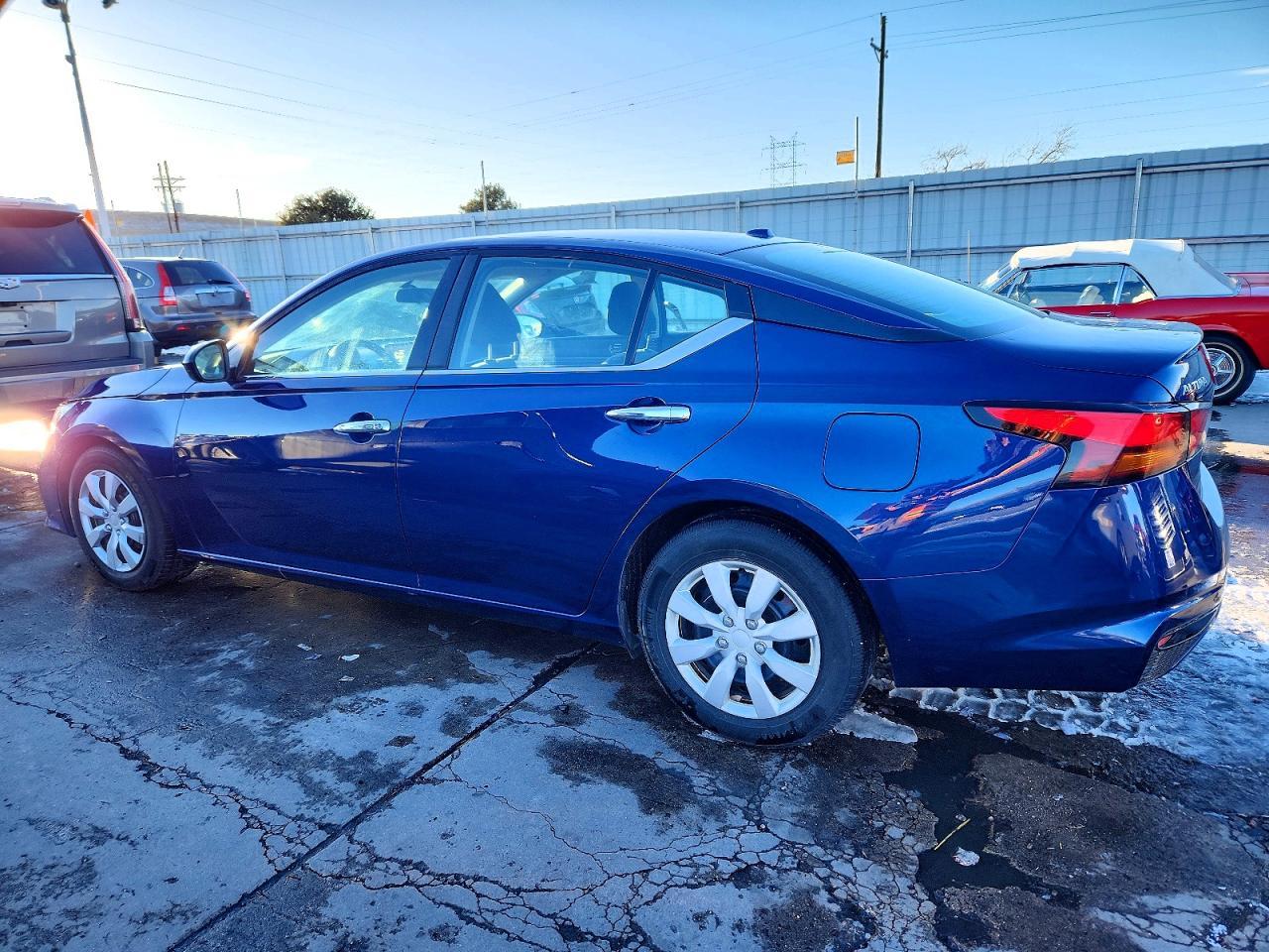 2020 Nissan Altima S - Фото 2