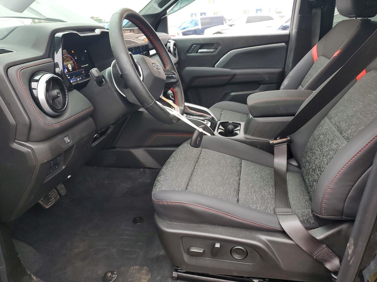 2025 Chevrolet Colorado Z71 - Image 7