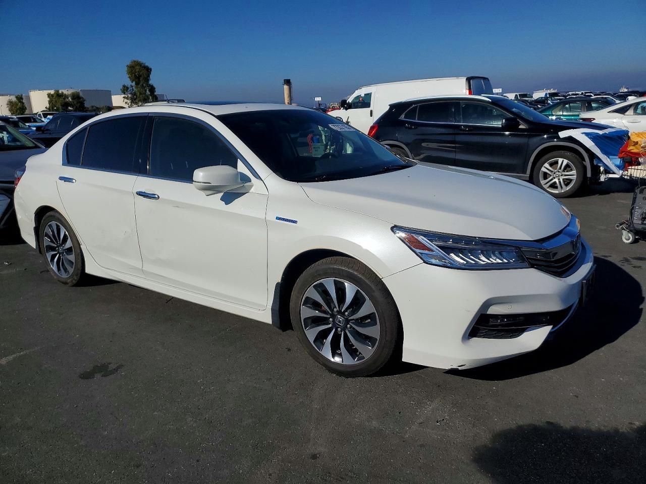 2017 Honda Accord Touring Hybrid - Фото 4