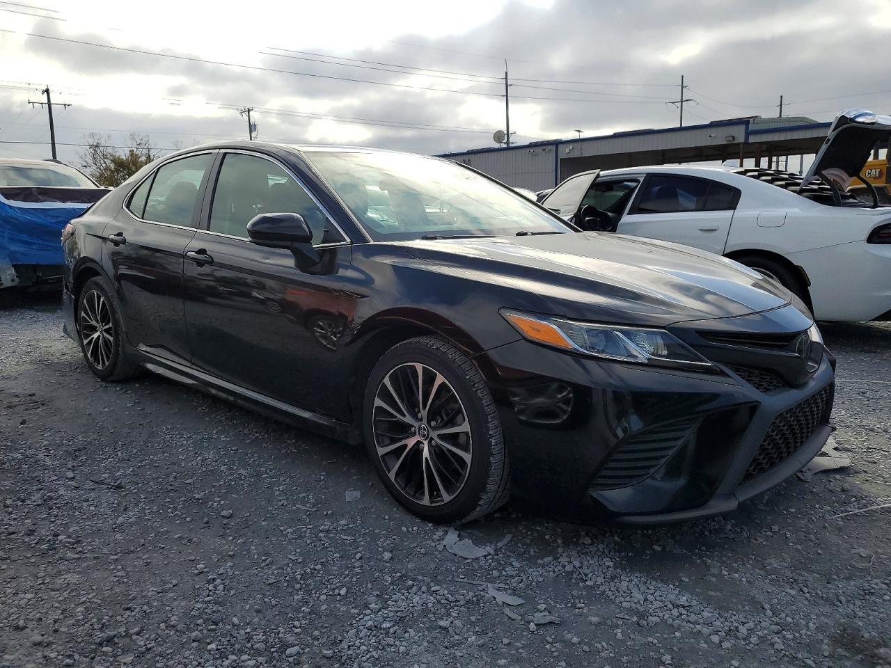 2019 Toyota Camry Se - Фото 4
