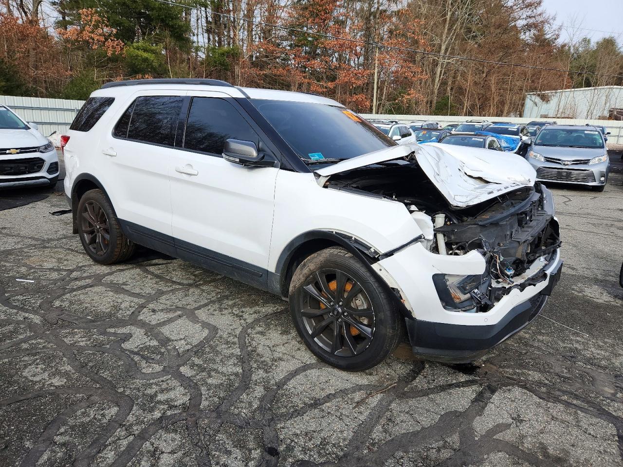 2017 Ford Explorer Xlt - Фото 4
