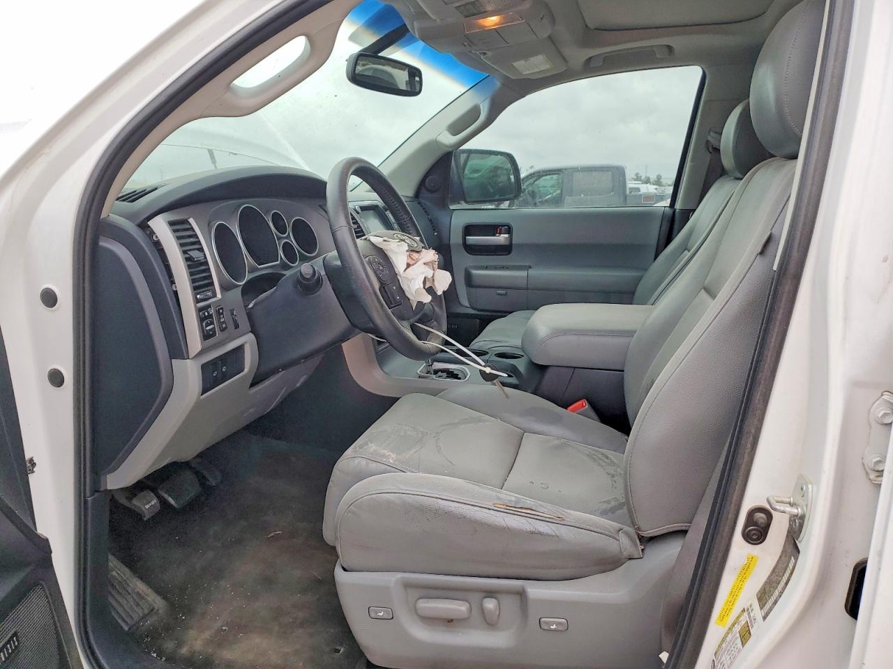 2013 Toyota Sequoia Limited - Image 7