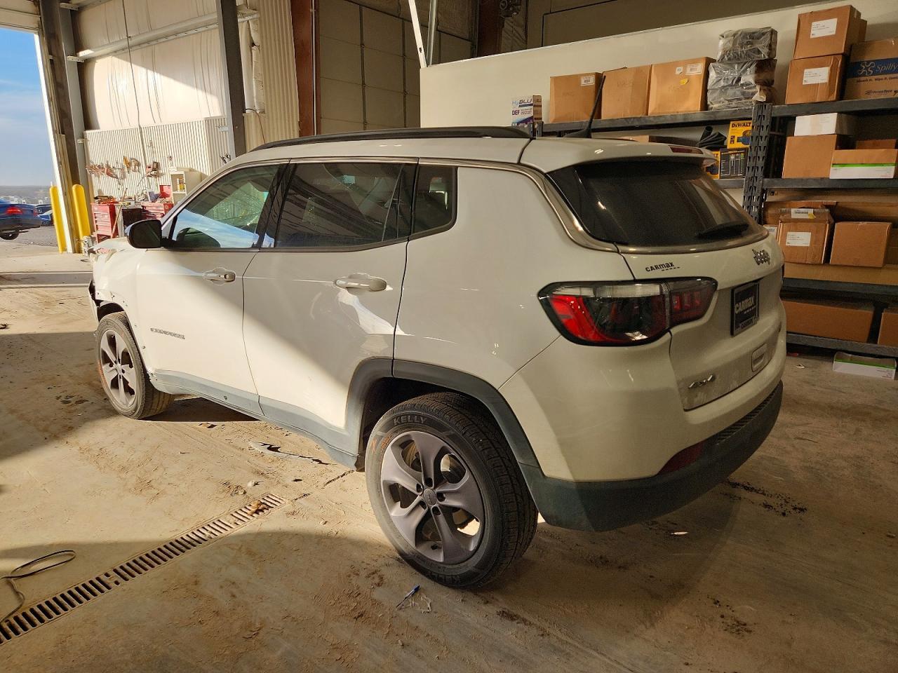 2022 Jeep Compass Latitude Lux - Image 2