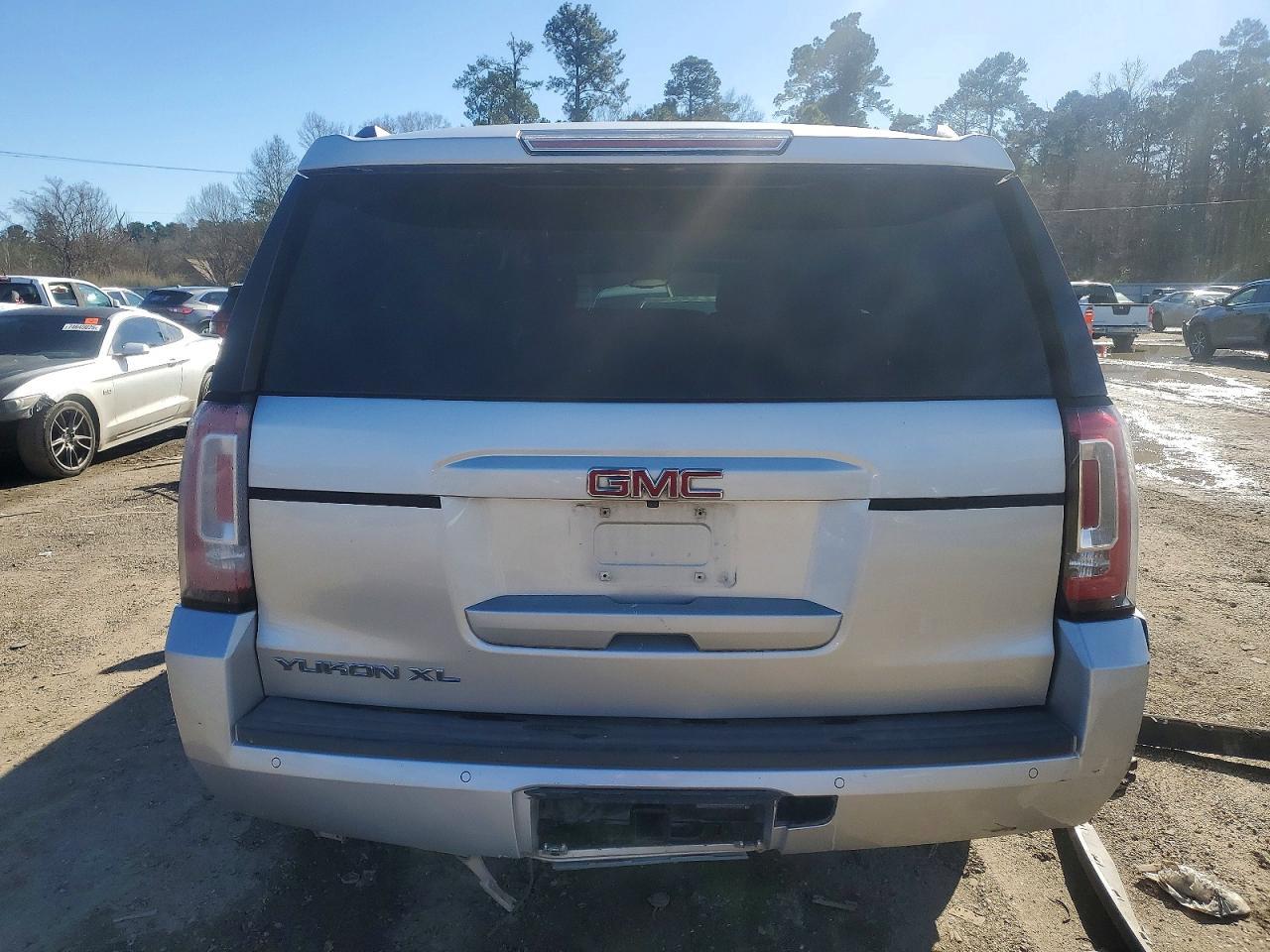 2017 GMC Yukon Xl K1500 Slt - Image 6
