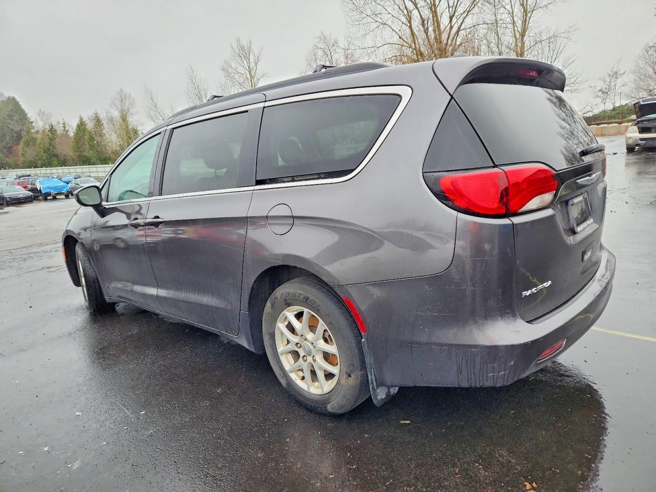 2017 Chrysler Pacifica - Image 2