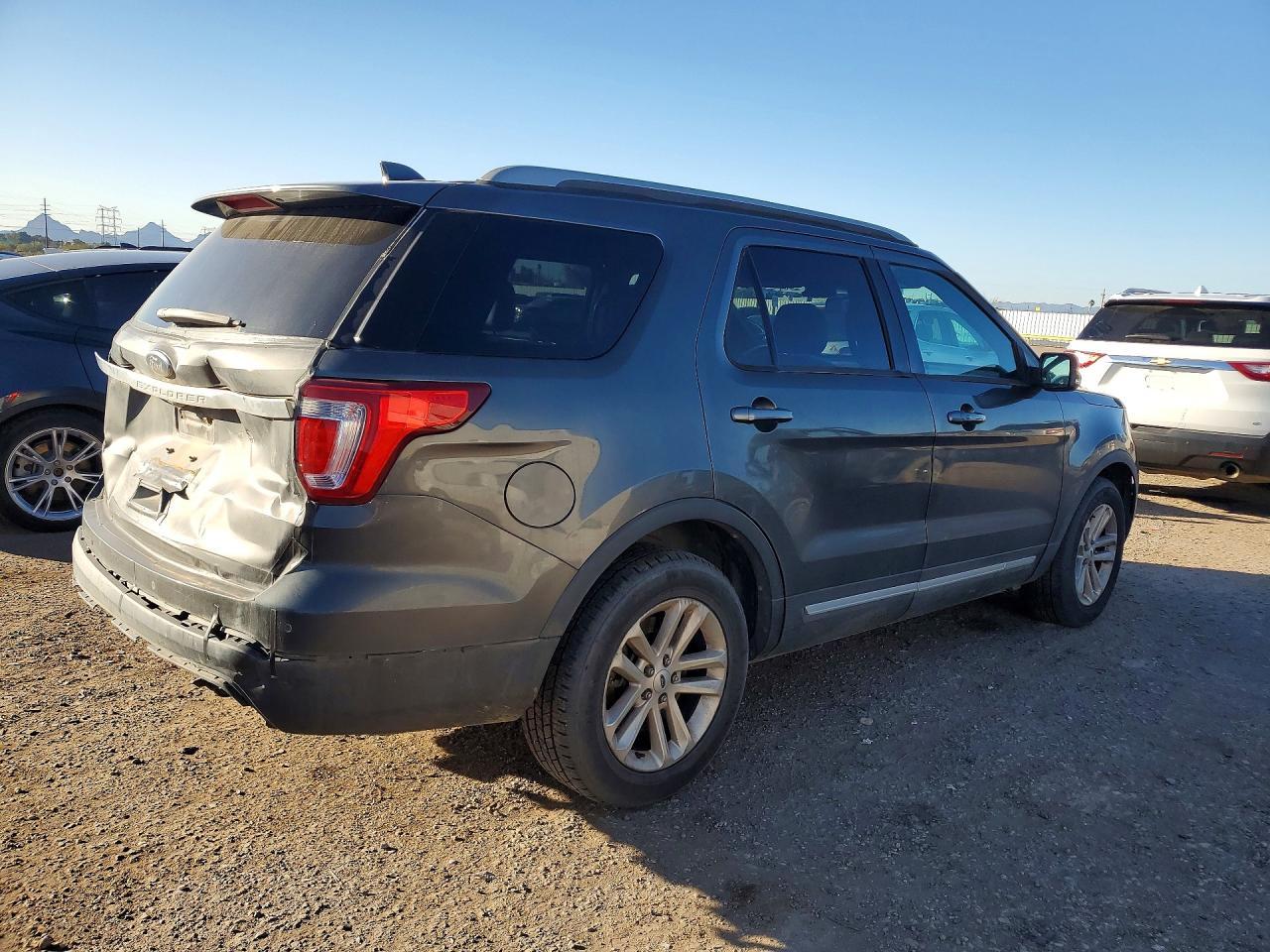 2017 Ford Explorer Xlt - Фото 3